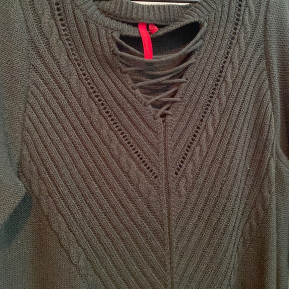 Hunter Green Sweater - Picture 4 of 6